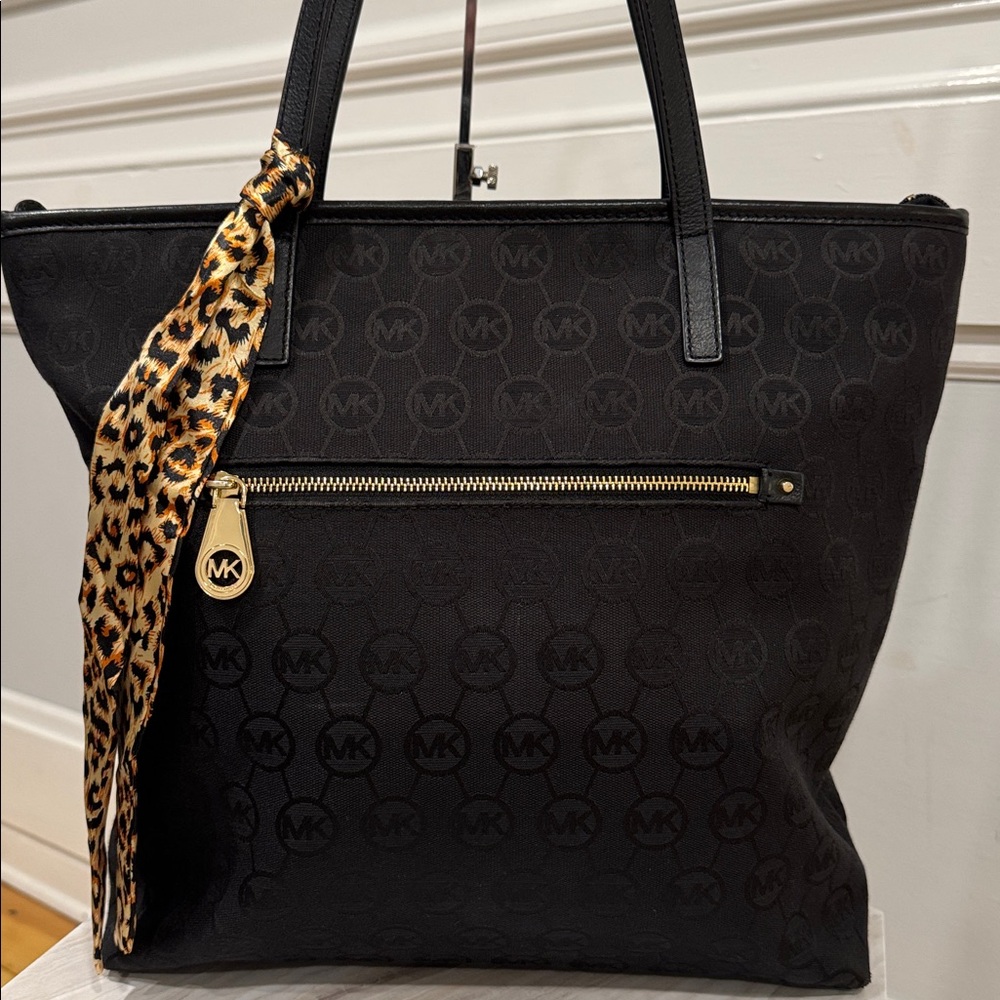 Michael Kors Bag Bennet Black Signature Logo Tote - Picture 5 of 17